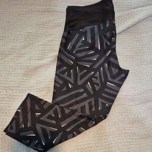 Under Armour Black Cropped Leggings